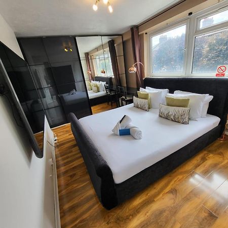 Appartamento R3 Superking Sized Bed & 75" Tv On The Wall In Clapham Londra Esterno foto