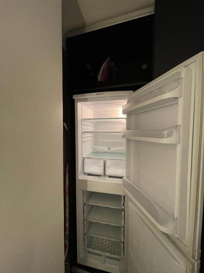 Appartamento R3 Superking Sized Bed & 75" Tv On The Wall In Clapham Londra Esterno foto