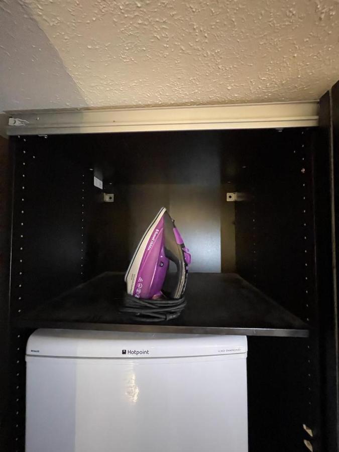 Appartamento R3 Superking Sized Bed & 75" Tv On The Wall In Clapham Londra Esterno foto