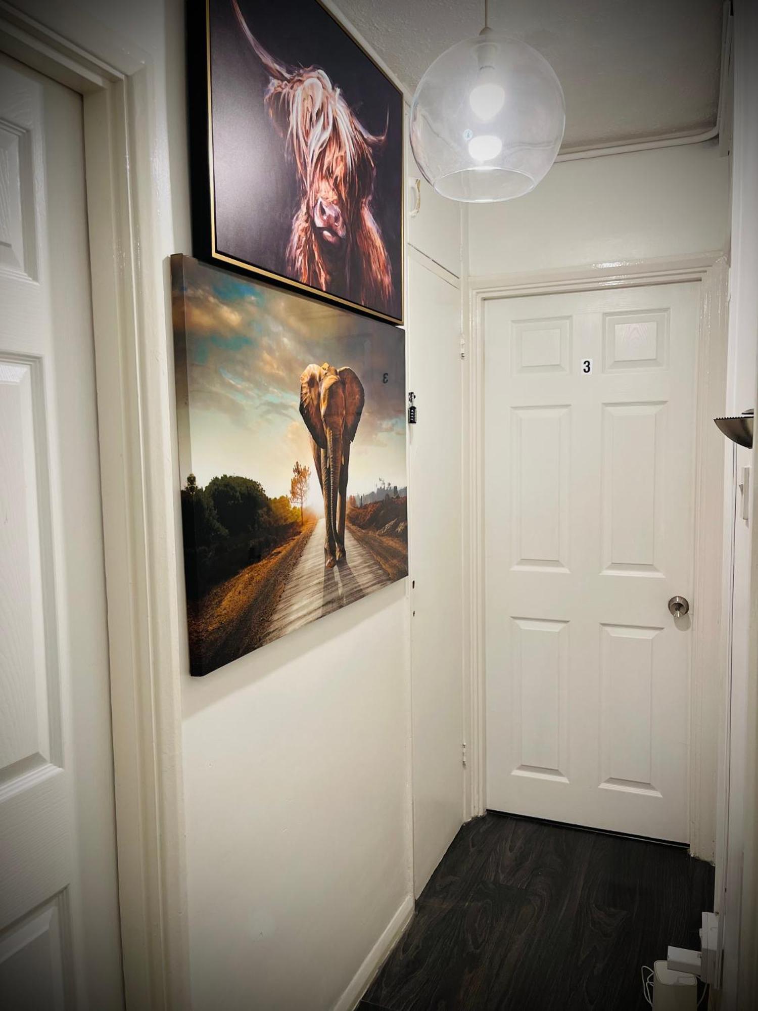 Appartamento R3 Superking Sized Bed & 75" Tv On The Wall In Clapham Londra Esterno foto